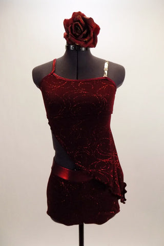 Deep red velvet two-piece costume with red sparkle & metallic accents accents, comes with asymmetrical kerchief top to match shorts. Has flower hair accessory.
