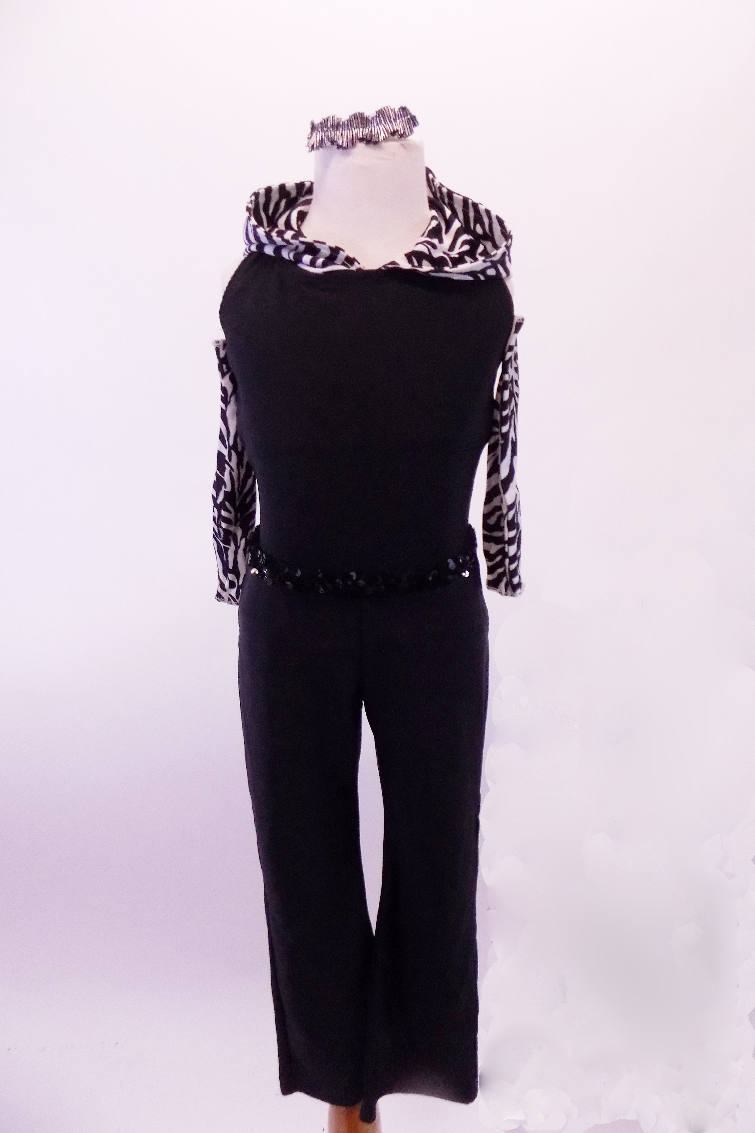 Zootopia inspired black halter collar top has zebra print collar and hood. The matching black pants have a sequined belt. Comes with zebra print long gauntlets. Front